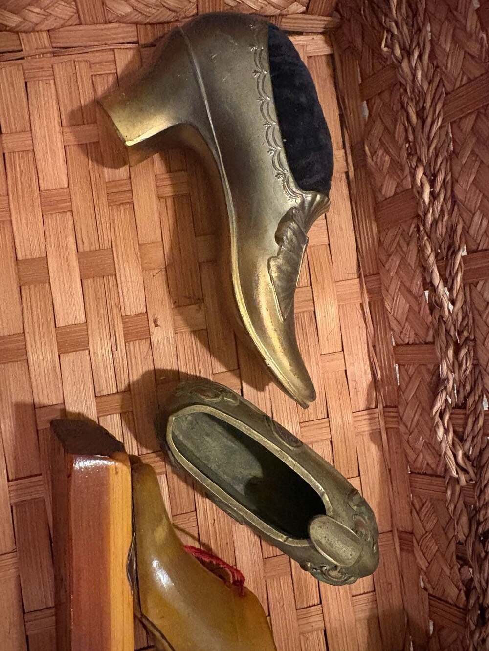 Vintage Assorted Brass and Metal Miniature Shoe Collectibles Set of 3 - Picture 4 of 4